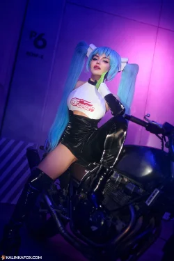 Miku Goodsmile Racing cosplay by Kalinka Fox